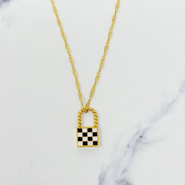 Collier médaillon à carreaux