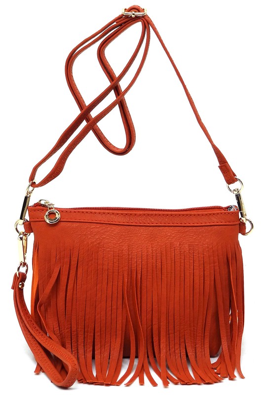 Bolso cruzado tipo clutch con flecos estilo western