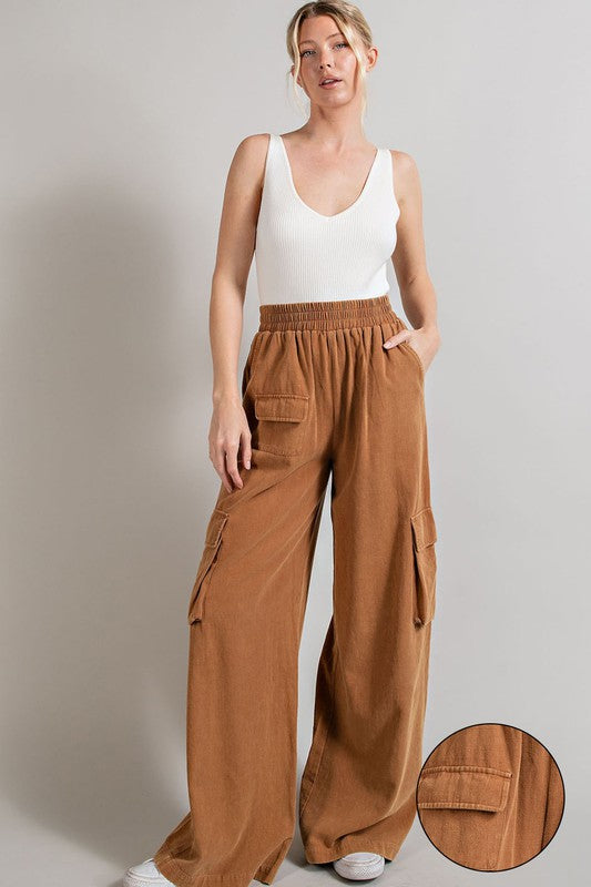 Pantalones cargo con lavado mineral