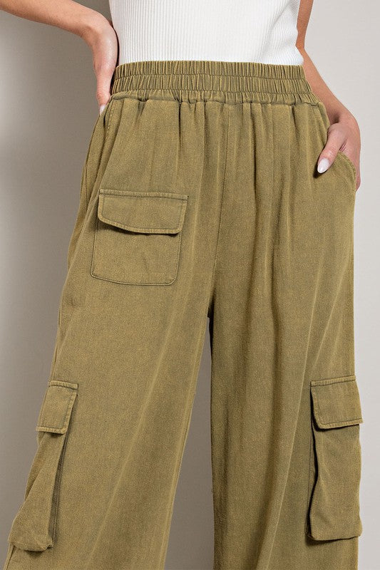 Pantalones cargo con lavado mineral