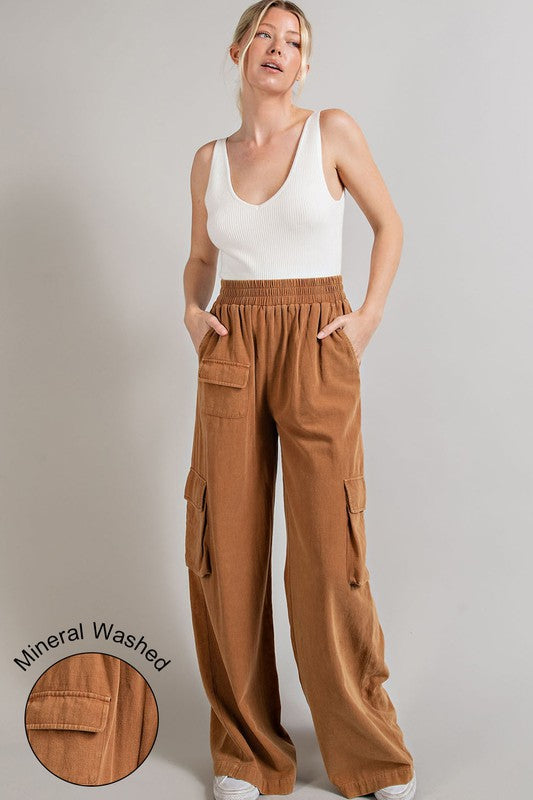 Pantalones cargo con lavado mineral