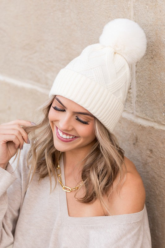 Bonnet à pompon en fourrure en grosse maille