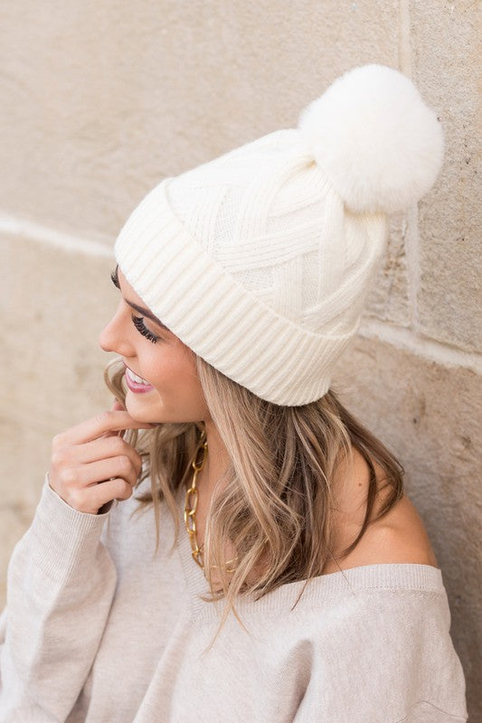 Bonnet à pompon en fourrure en grosse maille