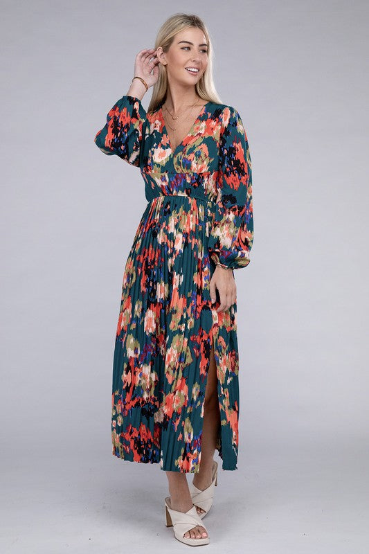 Robe longue plissée en satin fleuri