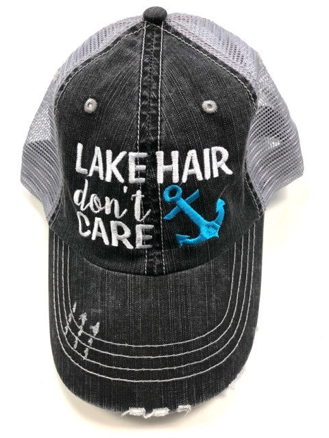 Gorra trucker ancla azul de Lake Hair Don't Care