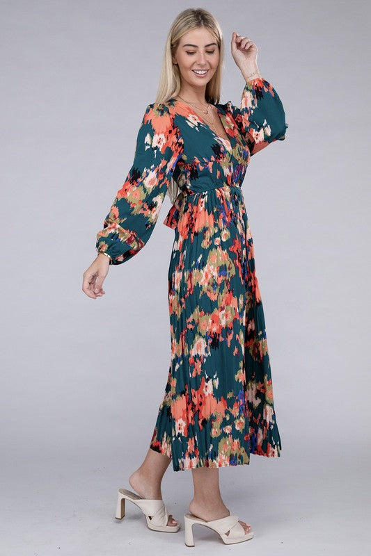 Robe longue plissée en satin fleuri