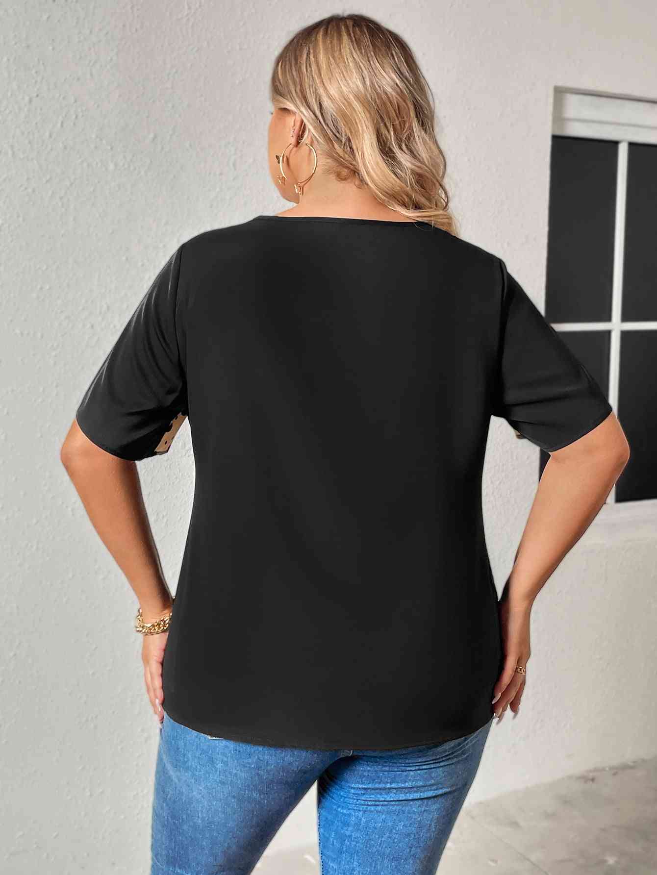 Blusa de manga raglán con cuello en V y detalle de cadena de talla grande