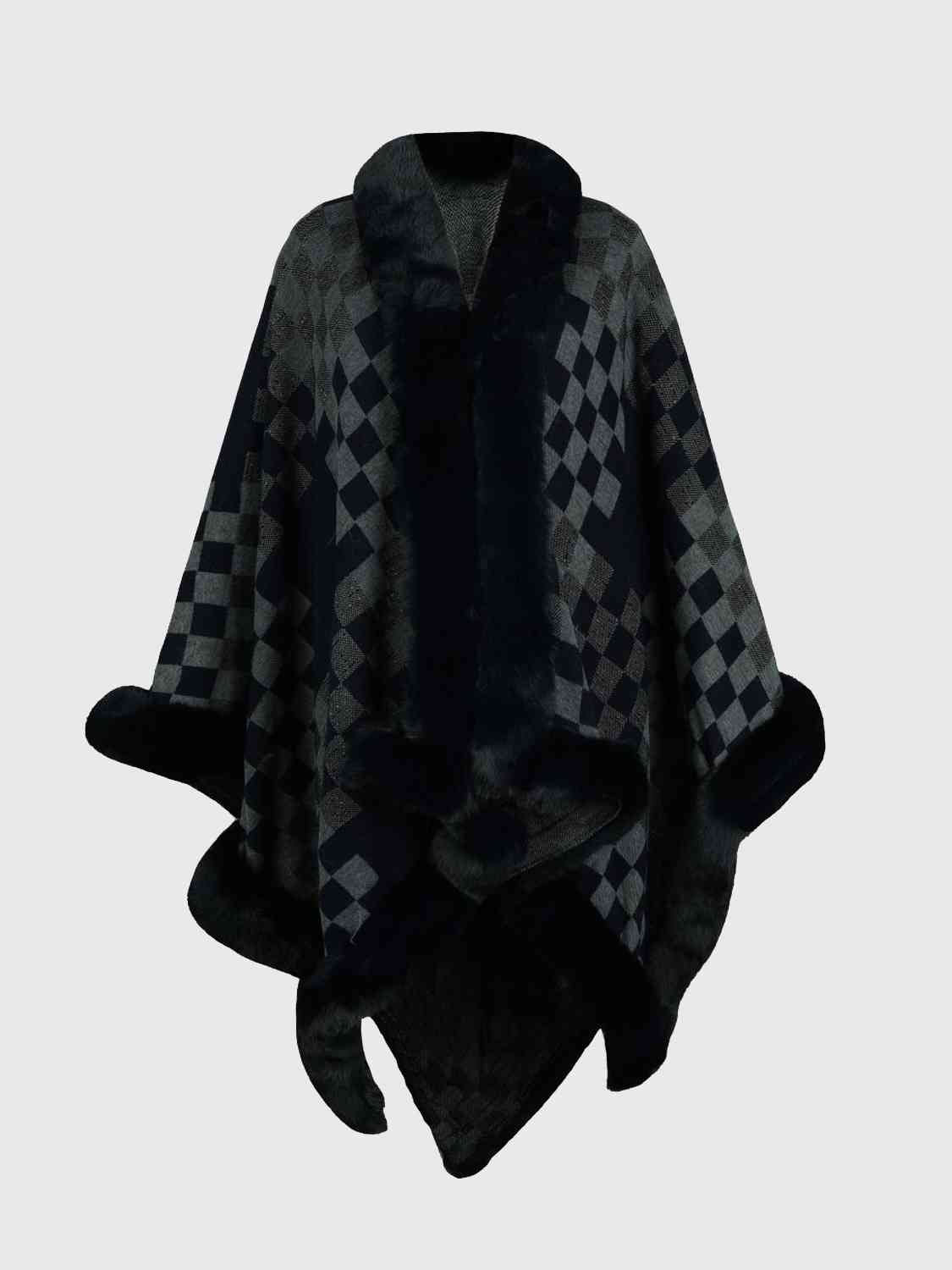 Poncho à carreaux avec bordure en fausse fourrure