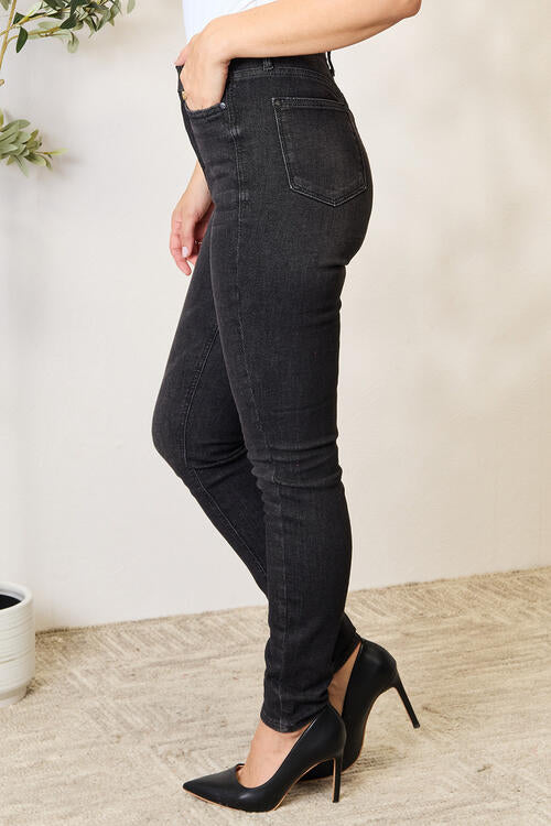 Jean en denim taille haute avec contrôle du ventre pleine taille Judy Blue