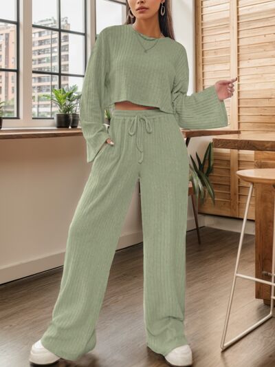 Conjunto de top de canalé con cuello redondo y pantalón con cordón