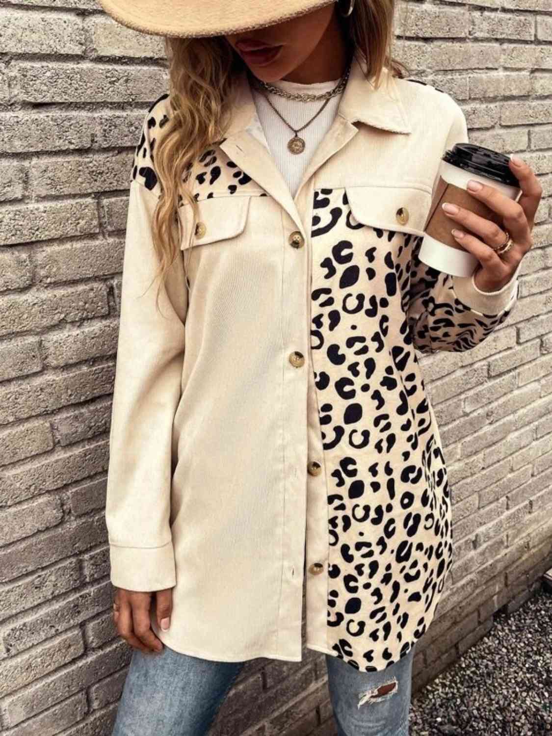 Camisa con cuello de leopardo de tamaño completo