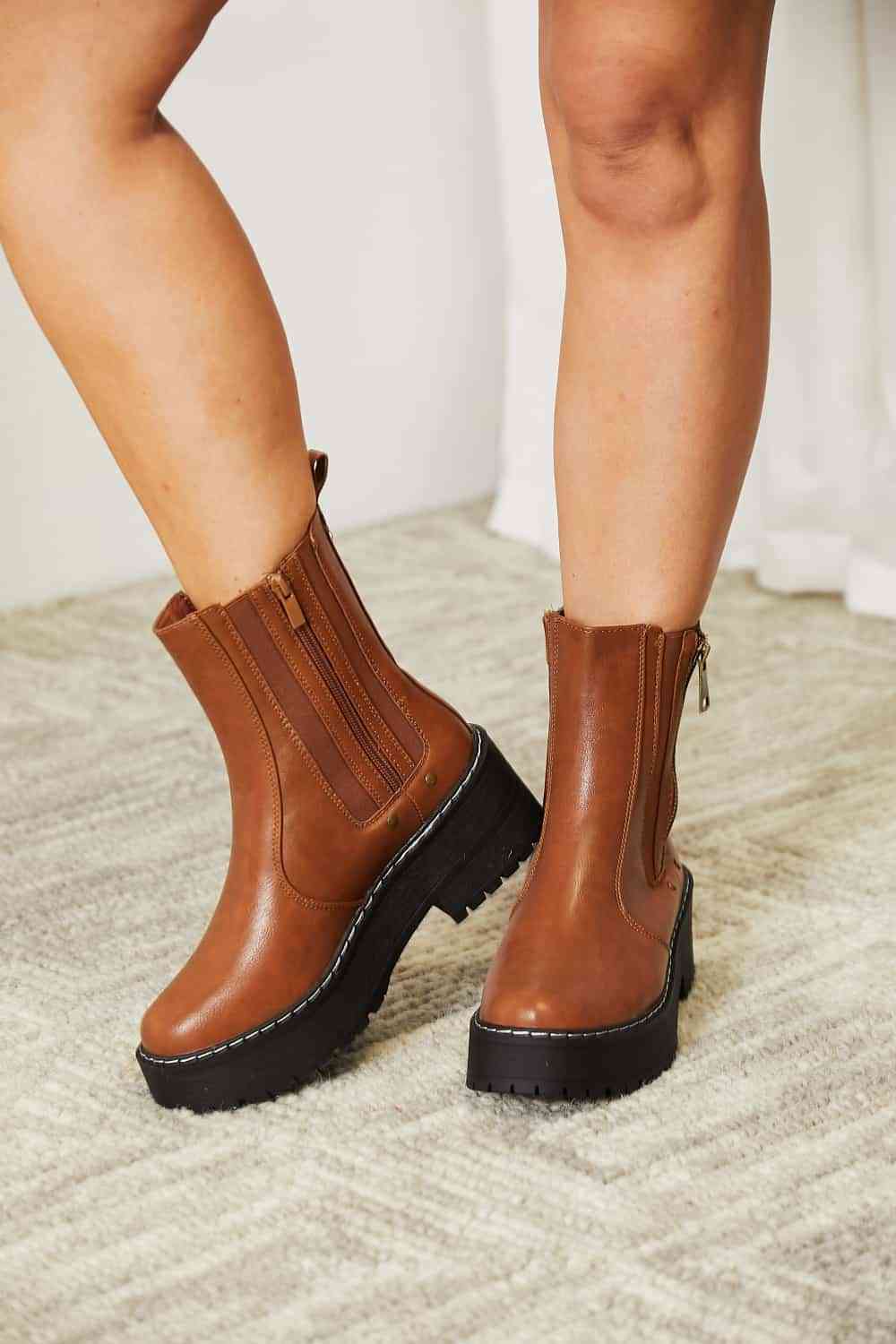 Botas con plataforma y cremallera lateral de Forever Link