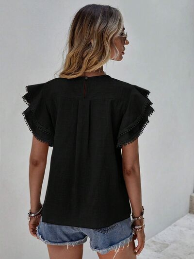 Blusa con cuello redondo y manga japonesa con volantes