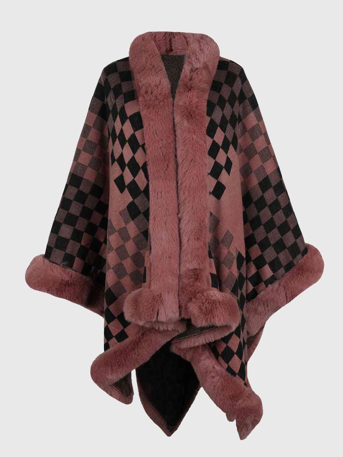 Poncho à carreaux avec bordure en fausse fourrure