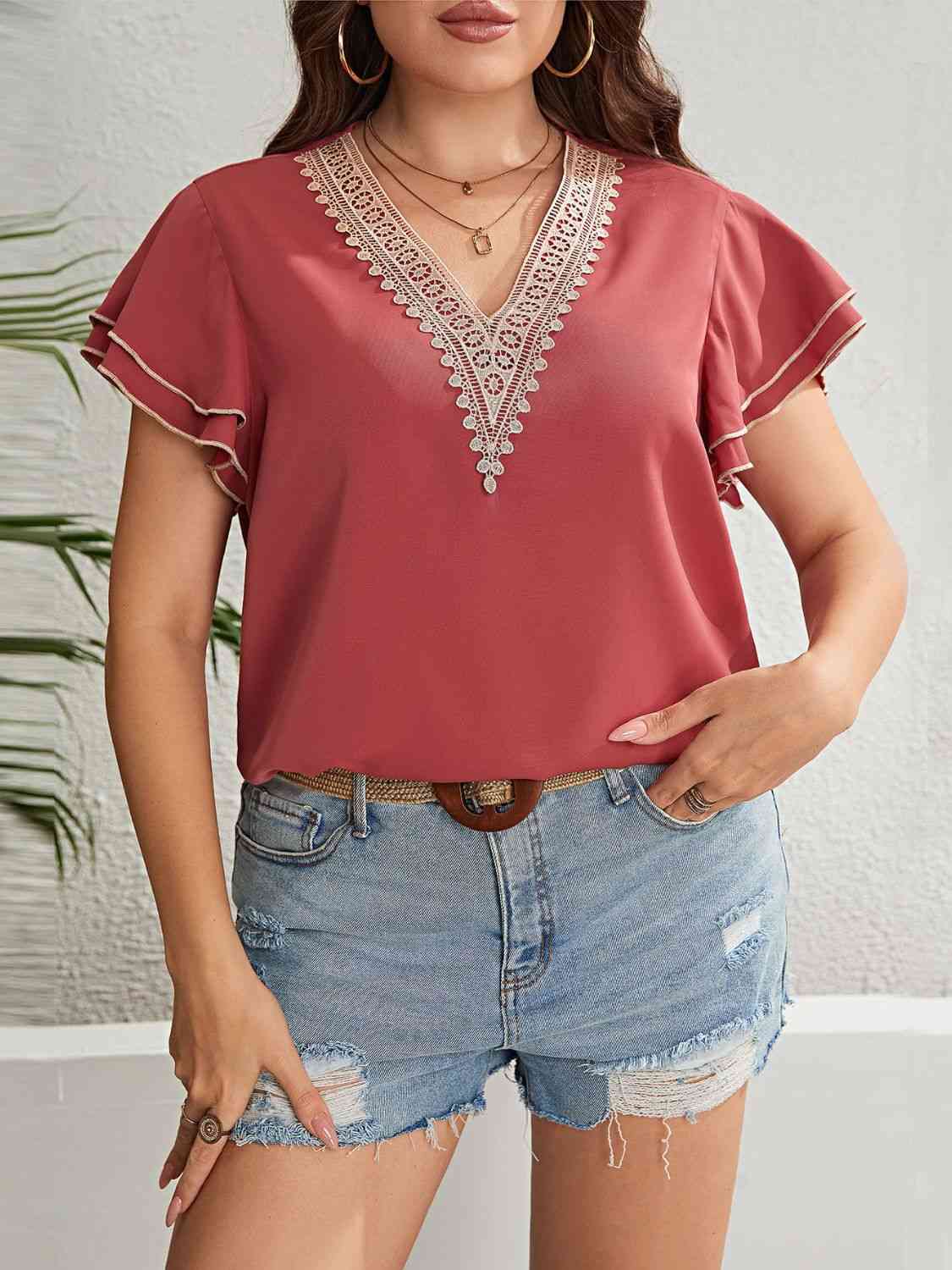 Blusa de manga acampanada en capas con cuello en V en contraste de talla grande