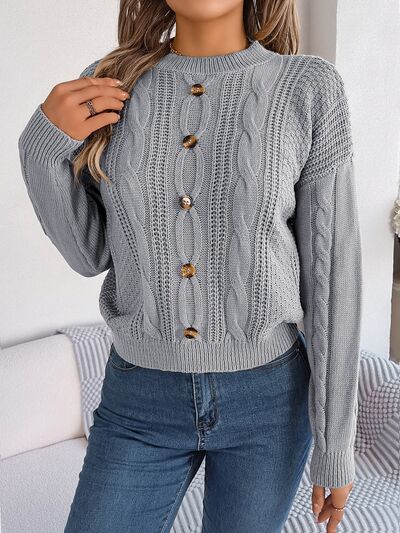 Pull col rond boutonné en tricot torsadé