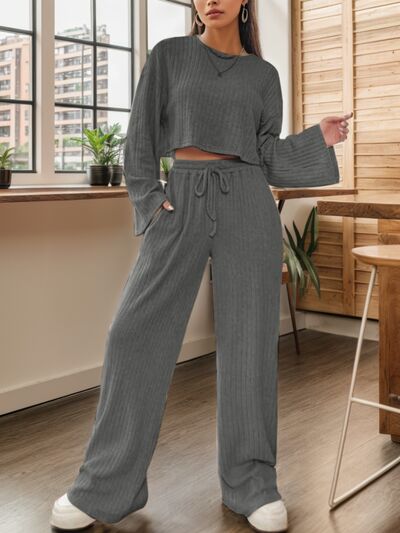 Conjunto de top de canalé con cuello redondo y pantalón con cordón