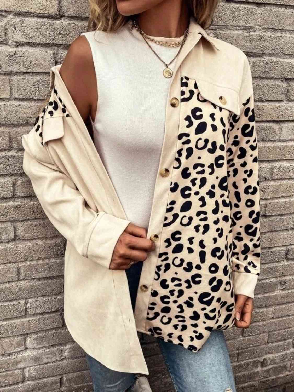 Camisa con cuello de leopardo de tamaño completo