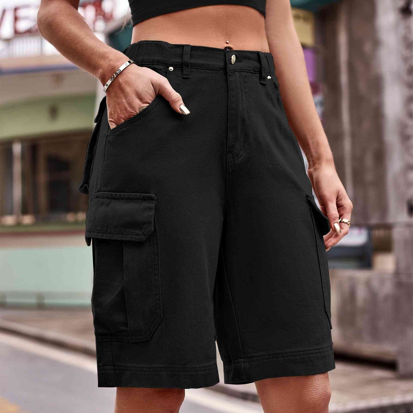 Shorts cargo de mezclilla con bolsillos