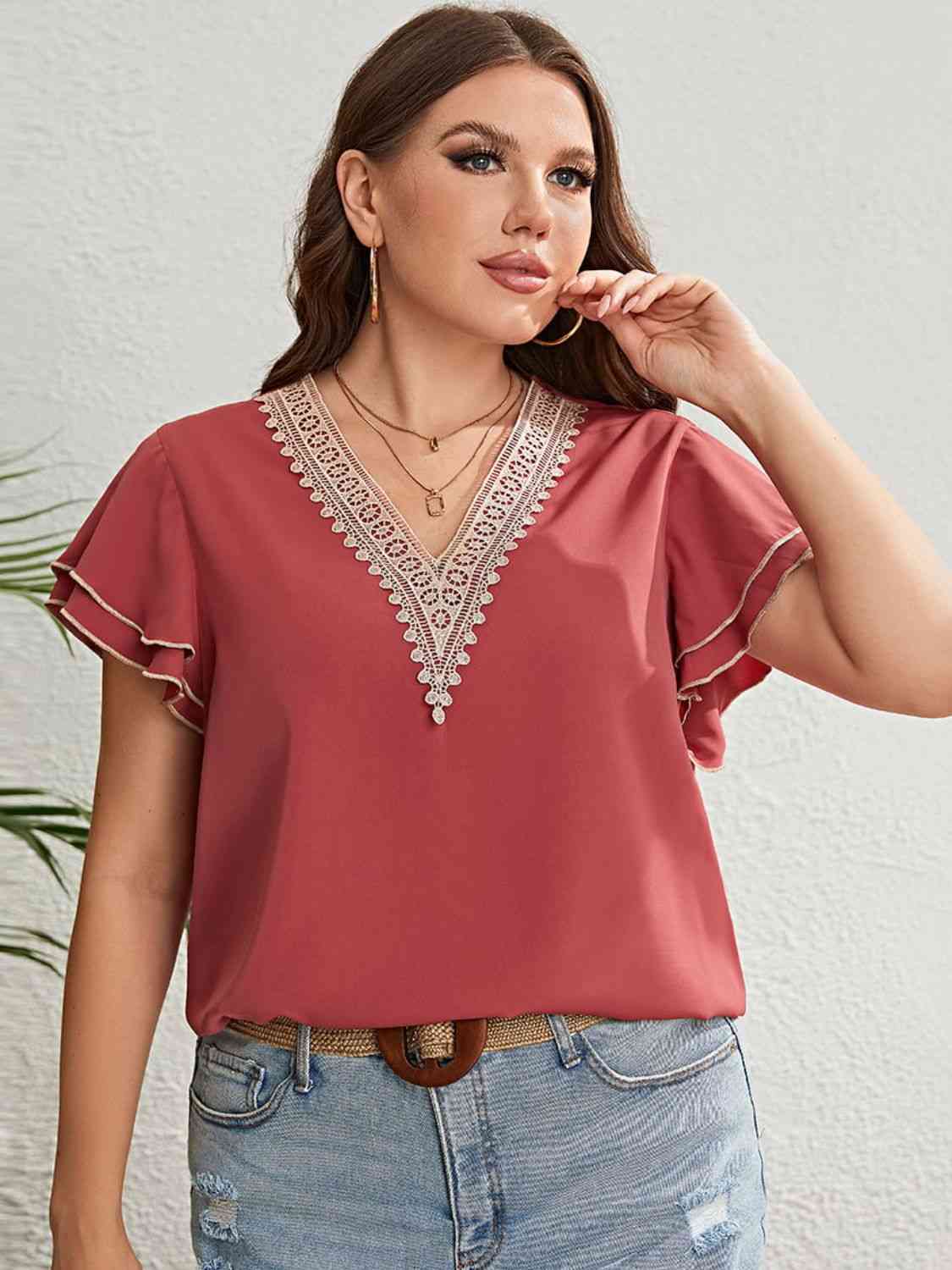 Blusa de manga acampanada en capas con cuello en V en contraste de talla grande