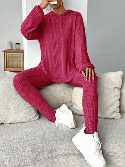 Ensemble sweat à capuche et pantalon à épaules tombantes et col rond