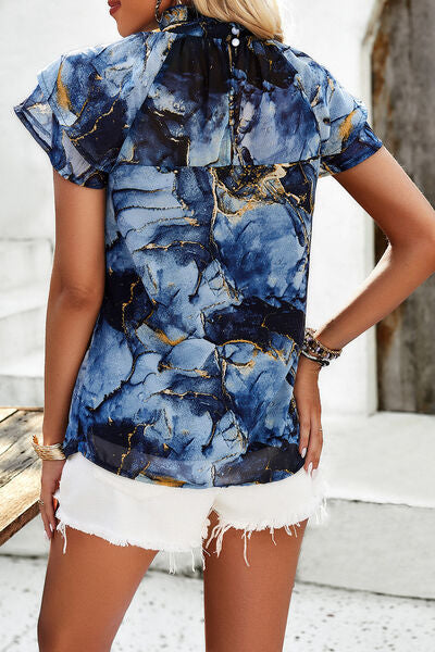 Blusa estampada con cuello simulado y volantes