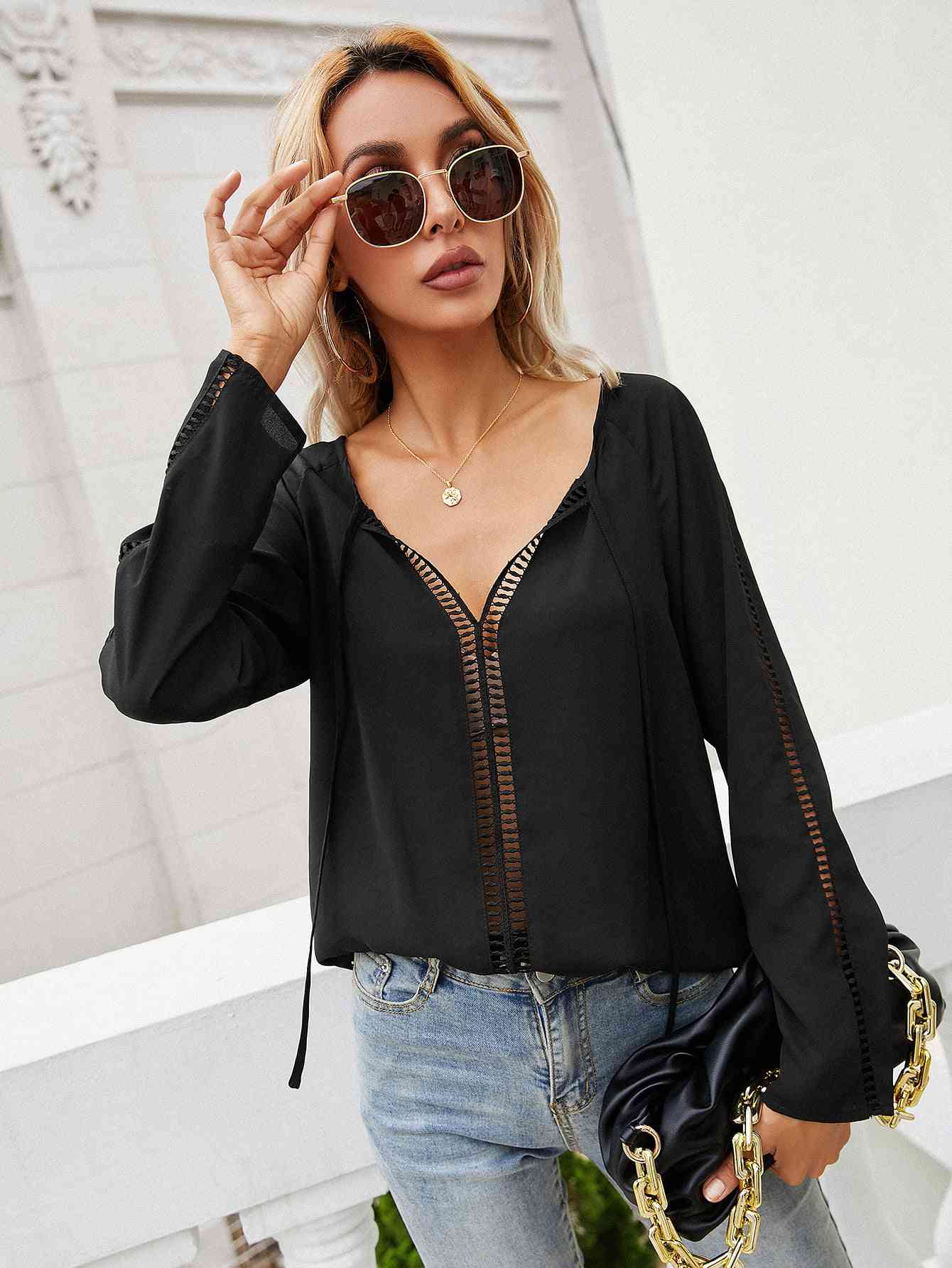 Blouse semi-transparente à manches longues et col noué