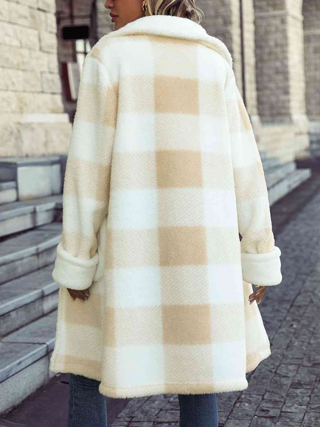 Manteau boutonné à carreaux avec poches