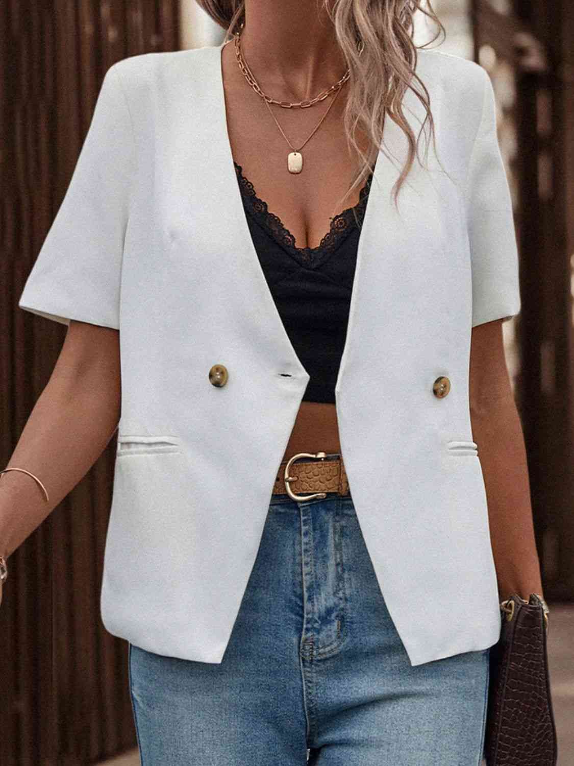 Blazer avec poche à manches courtes et deux boutons