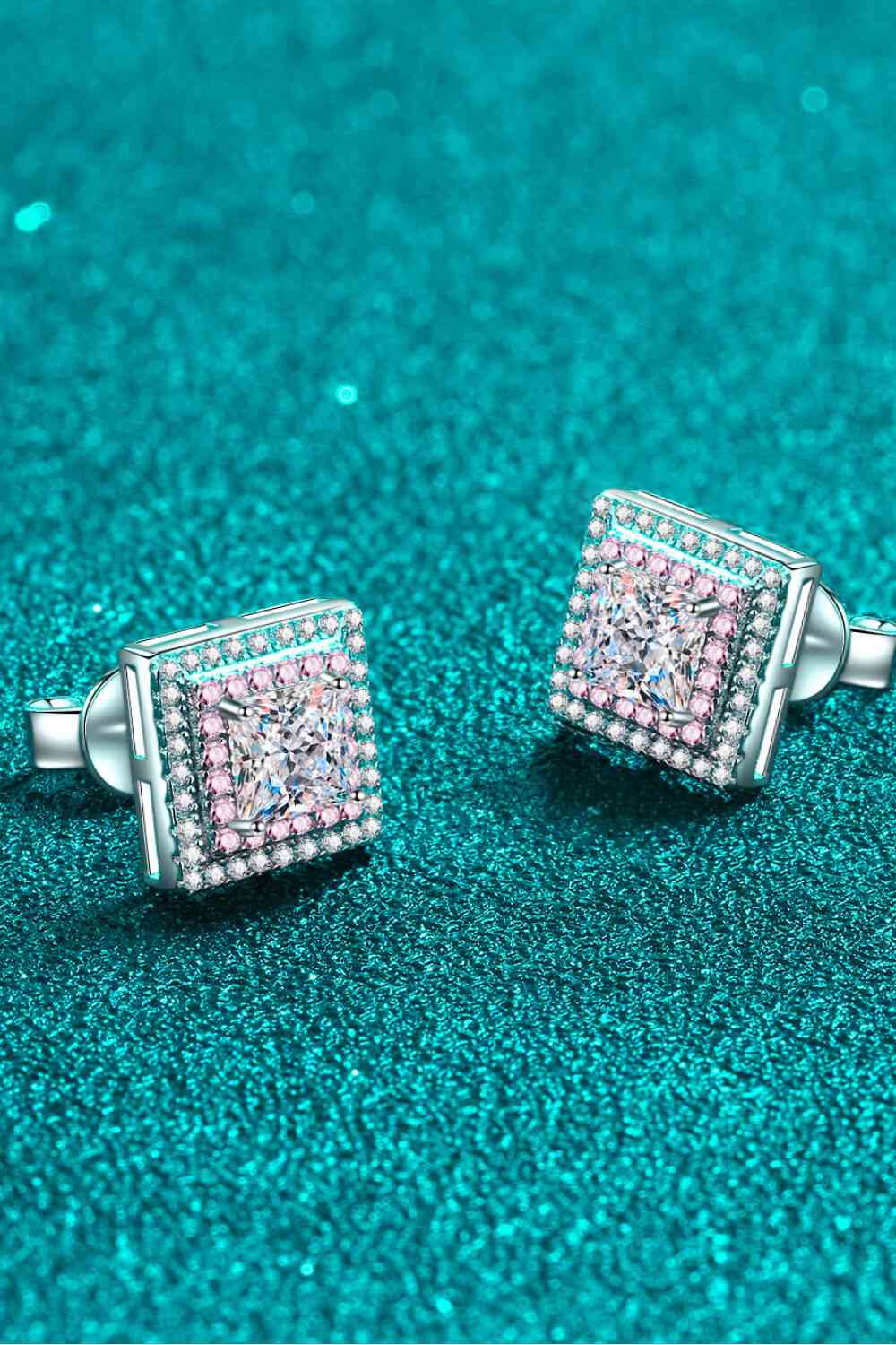 Boucles d'oreilles carrées en moissanite